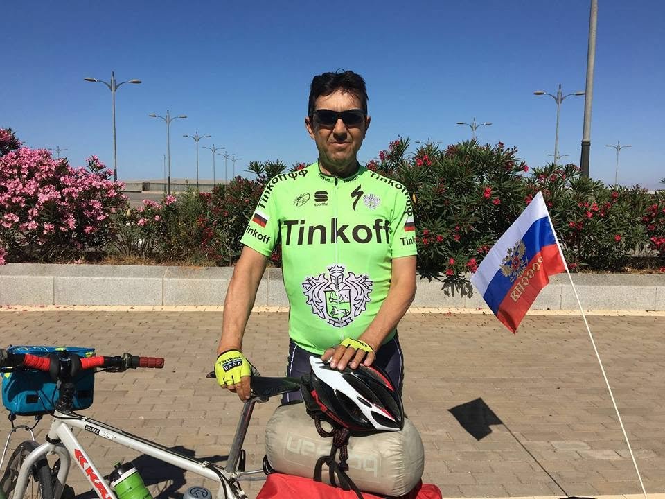 Manuel Castillo con el maillot de ciclista antes de partir